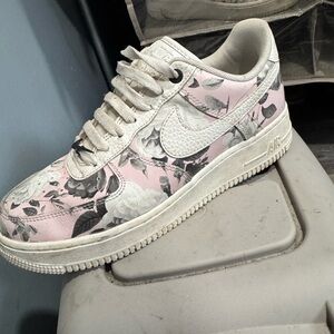 Nike Women's Floral Sneakers - Pink and Gray